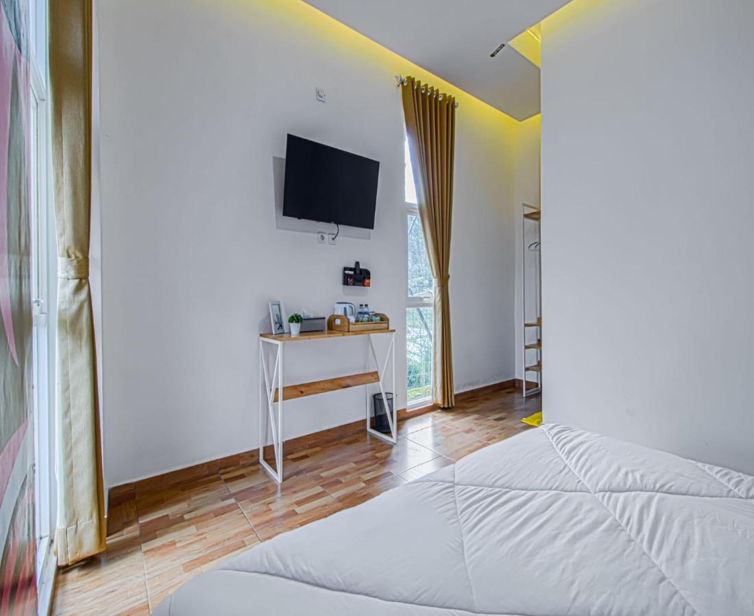 D'Journey Hotel Lembang Esterno foto