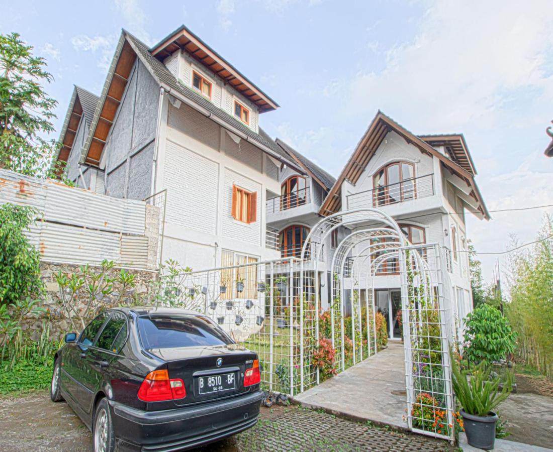 D'Journey Hotel Lembang Esterno foto