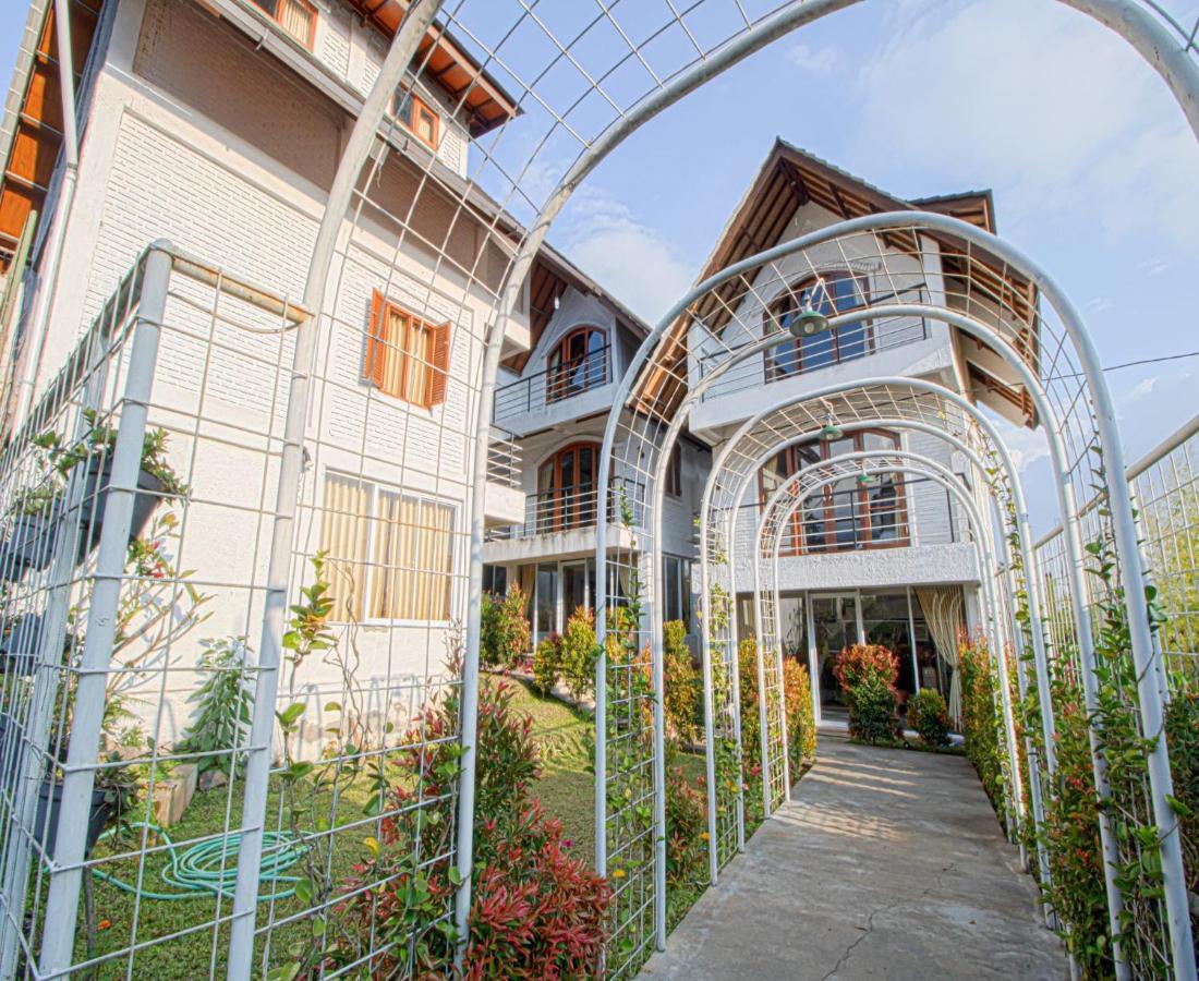 D'Journey Hotel Lembang Esterno foto